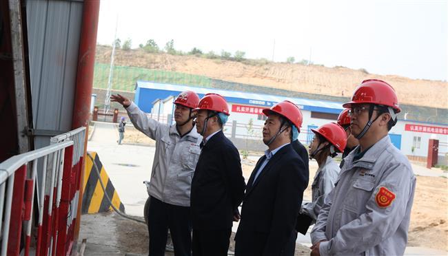 省国资委二级巡视员法自领、集团公司副总经理李智学一行莅临公司检查指导工作