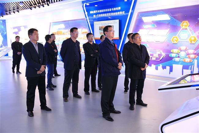 横山区常务副区长鲍二伟一行到公司考察调研