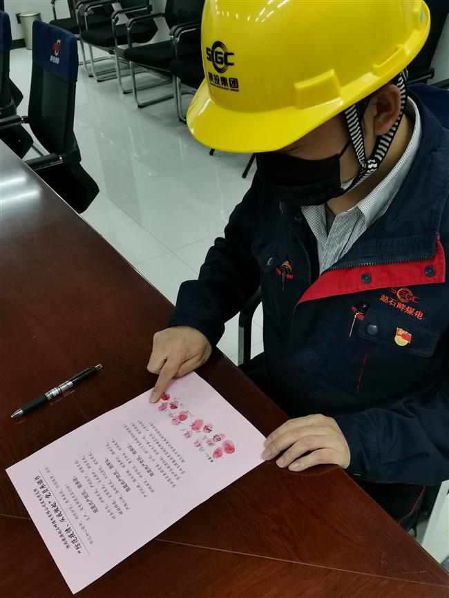 抗击疫情，赵石畔煤电党员在行动