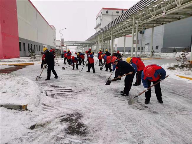 以雪为令  闻雪而动  全力以赴保生产