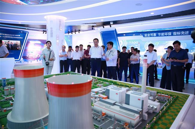 榆林市市长李春临带领市重点项目观摩团观摩赵石畔项目