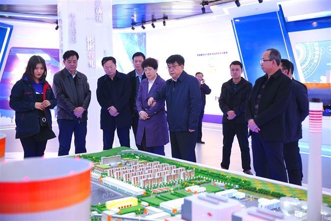 榆林市横山区区长王曼华一行调研赵石畔煤电项目