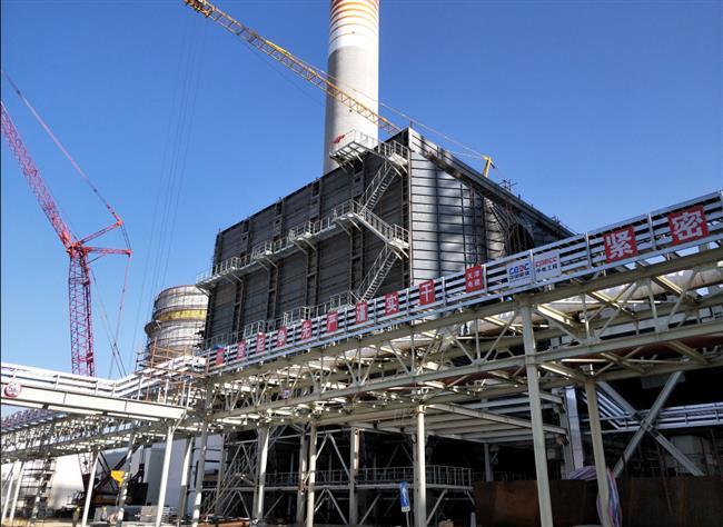 公司发电工程#1炉电除尘设备主体安装就位