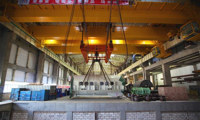 公司发电工程#1机组发电机定子顺利就位