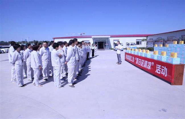 情系一线 夏送清凉    集团工会主席张平一行赴公司慰问